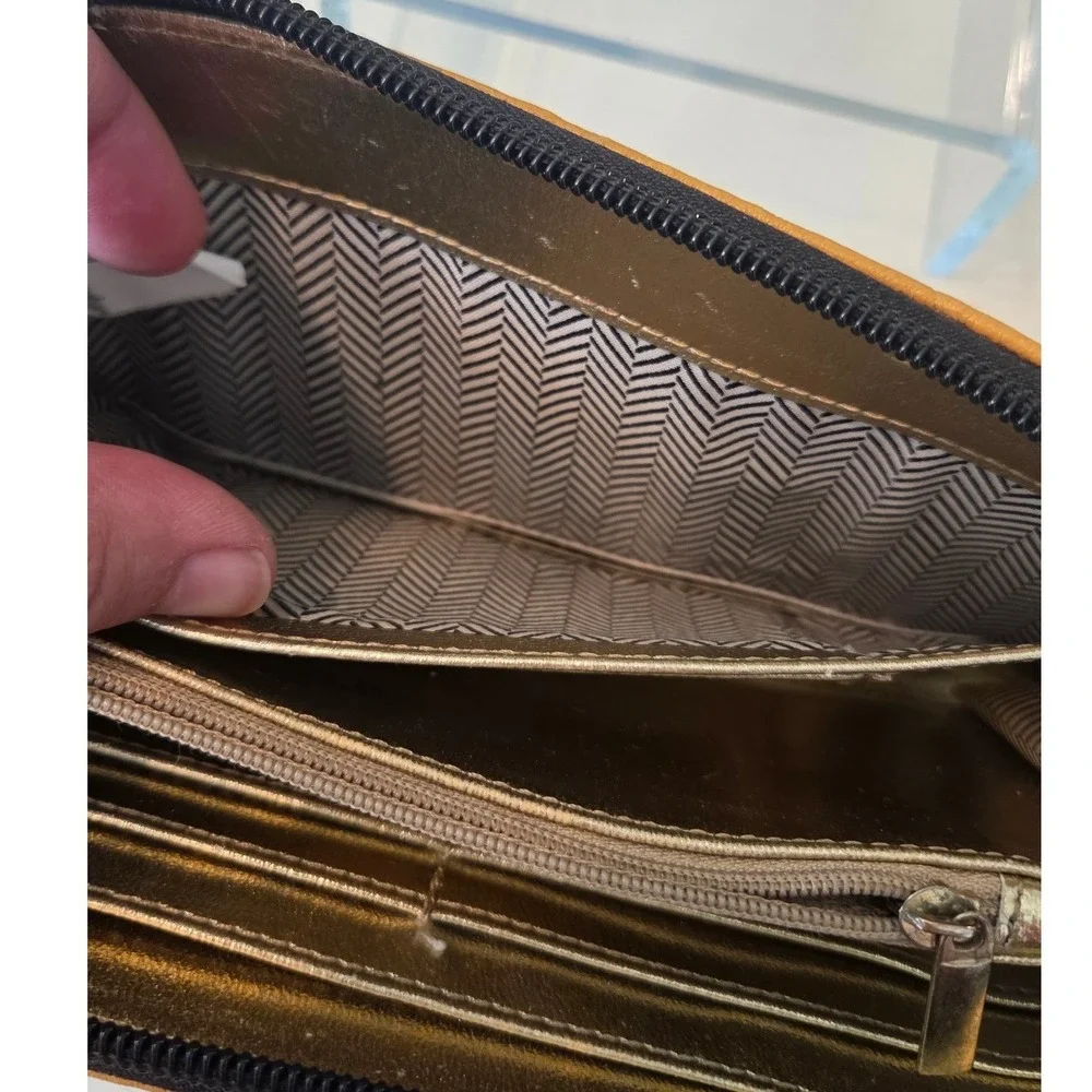Steve Madden Zip Around Wallet Tan Pebble Leather‎ Gold Interior